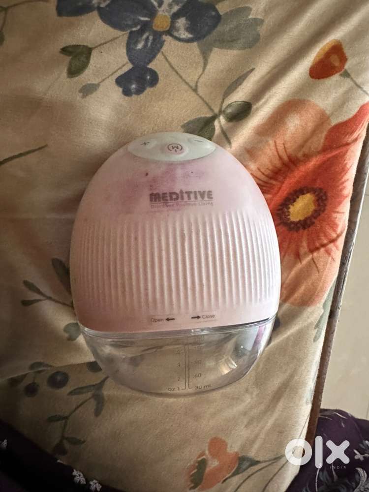 Wearable electric breast pump