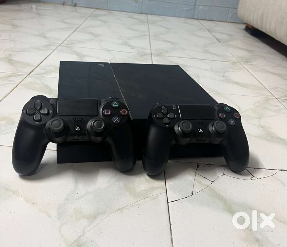 Sony PS4 2024 UK version with 2 controllers and  FIFA 23 game.