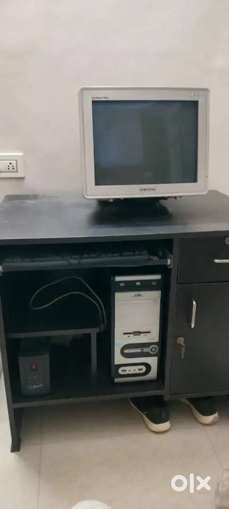Computer for sale with table