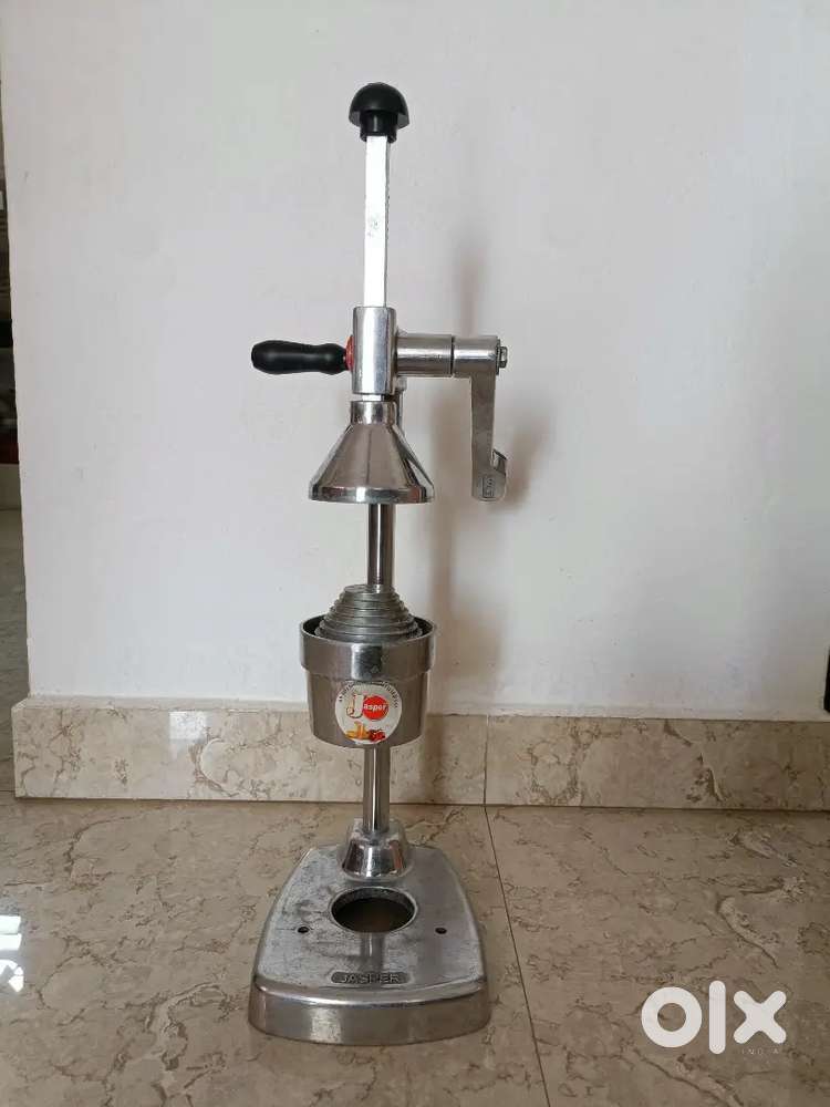 Hand press juicer machine