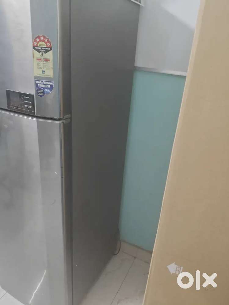 320 Ltrs Double Door Fridge in Good Condition