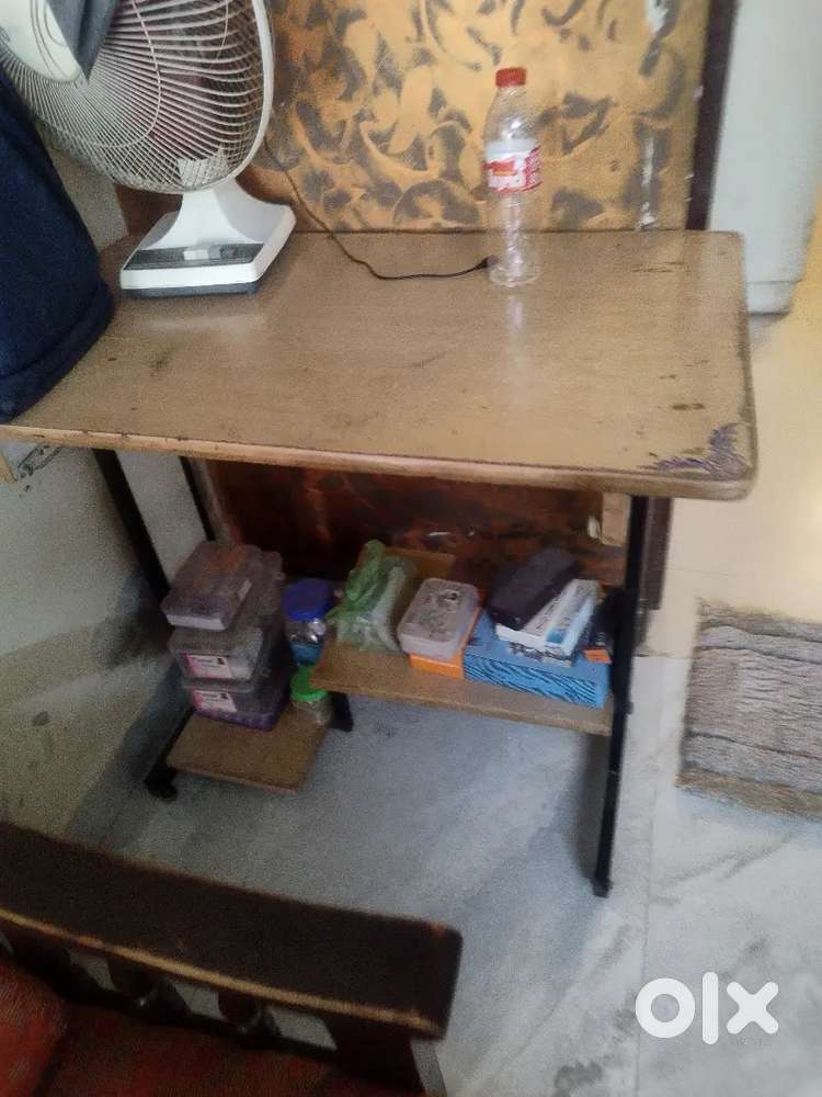 Computer table