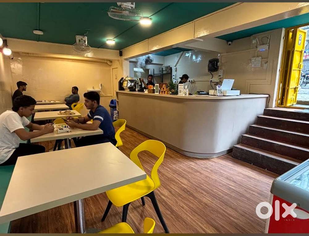 Cafe Manager — Female