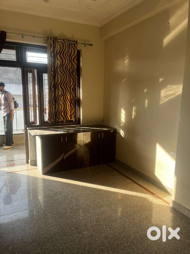 1 room set for girls near 80 ft road satya vatika mahesh nagar