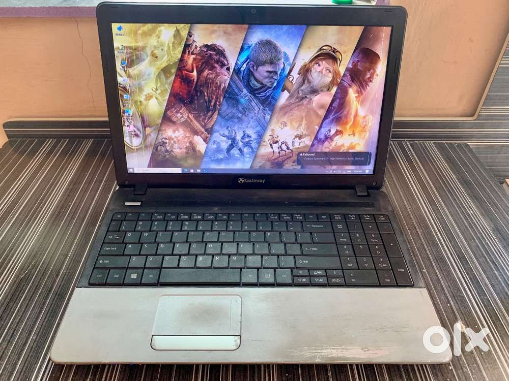 Gateway Laptop with Sleeves