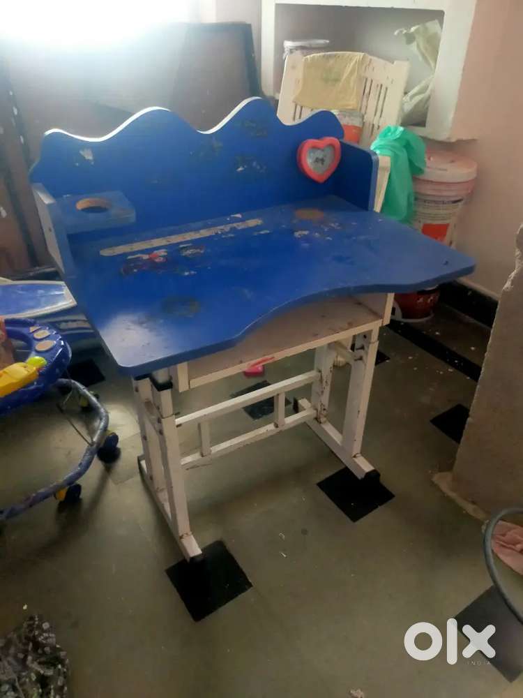 Kids table chair set
