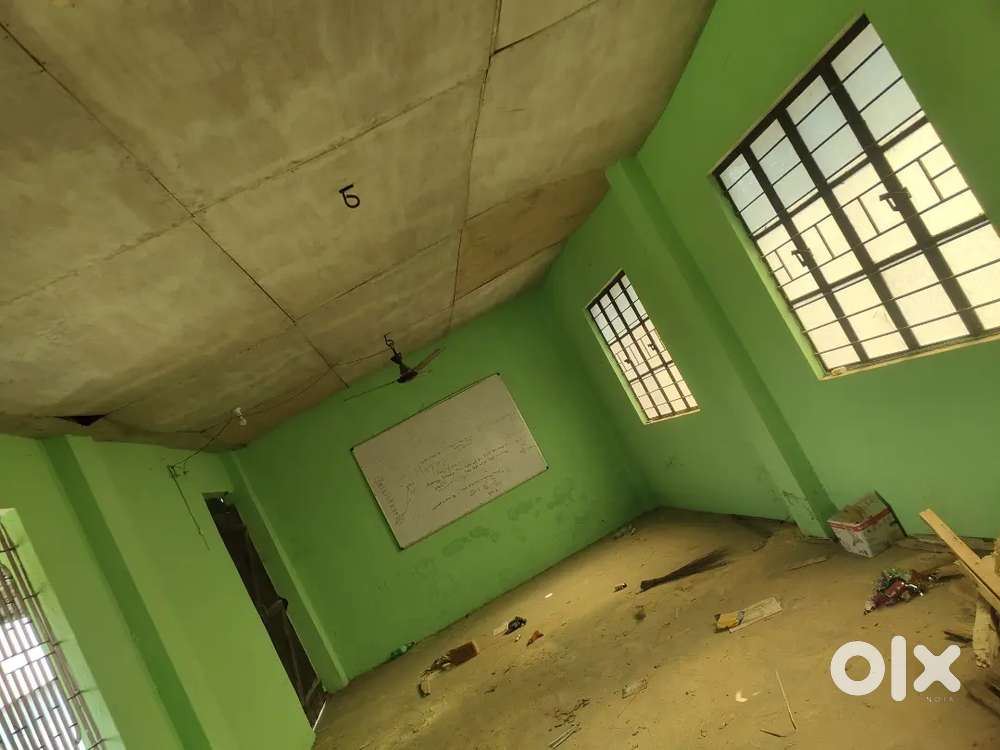 Hall available for coaching and office usse as well as for warehouse