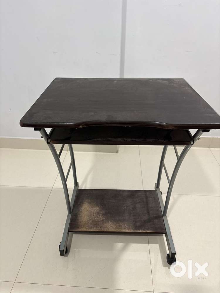 Laptop table with wheels