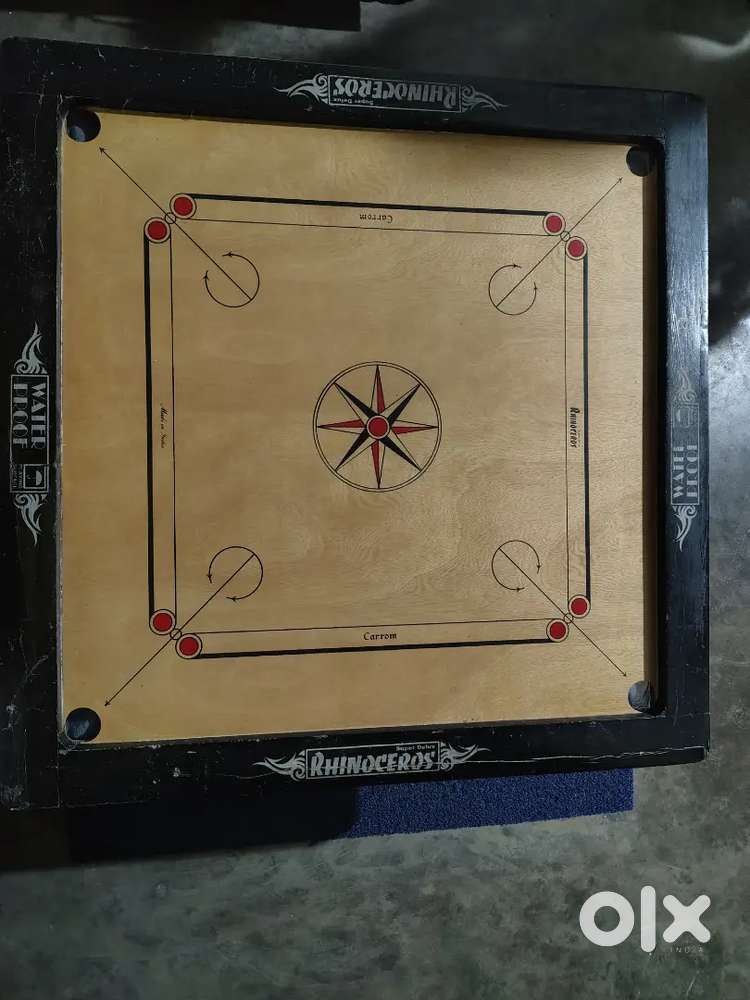 Carrom board