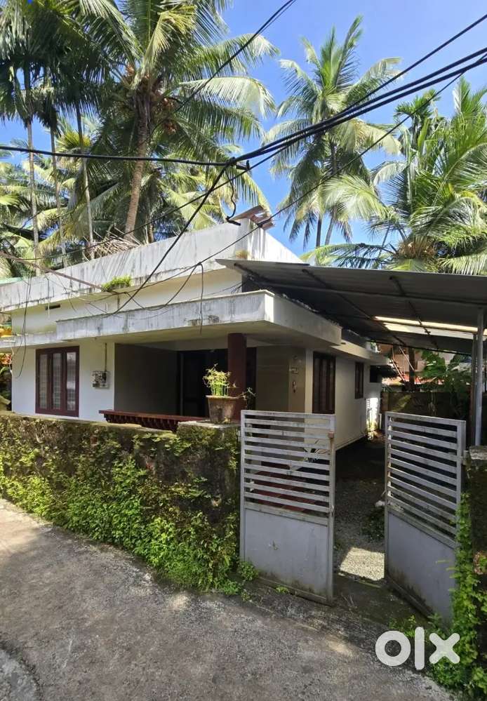 Beautiful home at poozhiyil road west hill chungam calicut