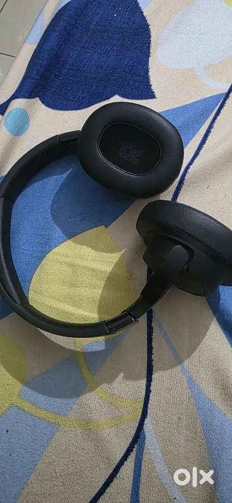 JBL NOISE CANCELATION HEADPHONES