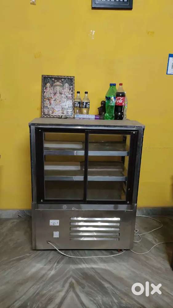 Cake and pastries freezer with led light