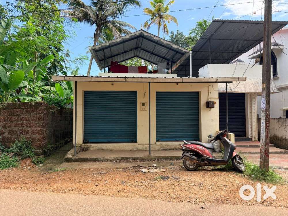 9 Cent plot with house for sale at Kallambalam 44 lakhs