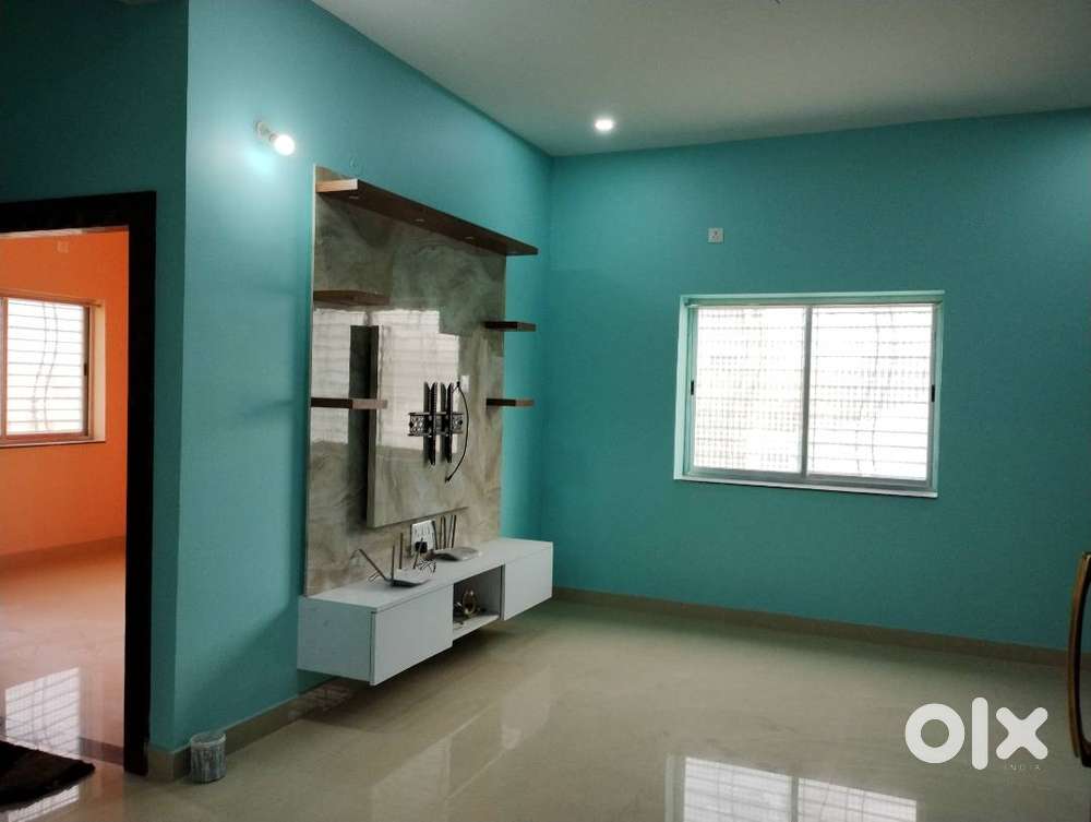 3BHK Beautiful Semi Furnished Flat with all Modern Amenity