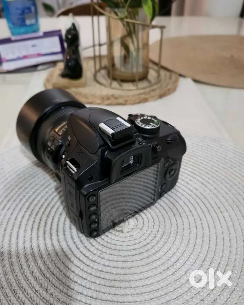 Nikon D3200 DSLR in pristine condition