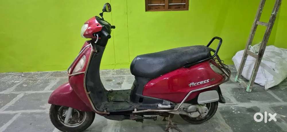 SUZUKI ACCESS 125CC; MODEL 2011; SELF STARTER; RED COLOUR; BS3 MODEL