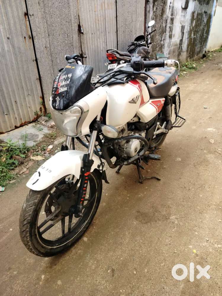 2017 bajaj v15