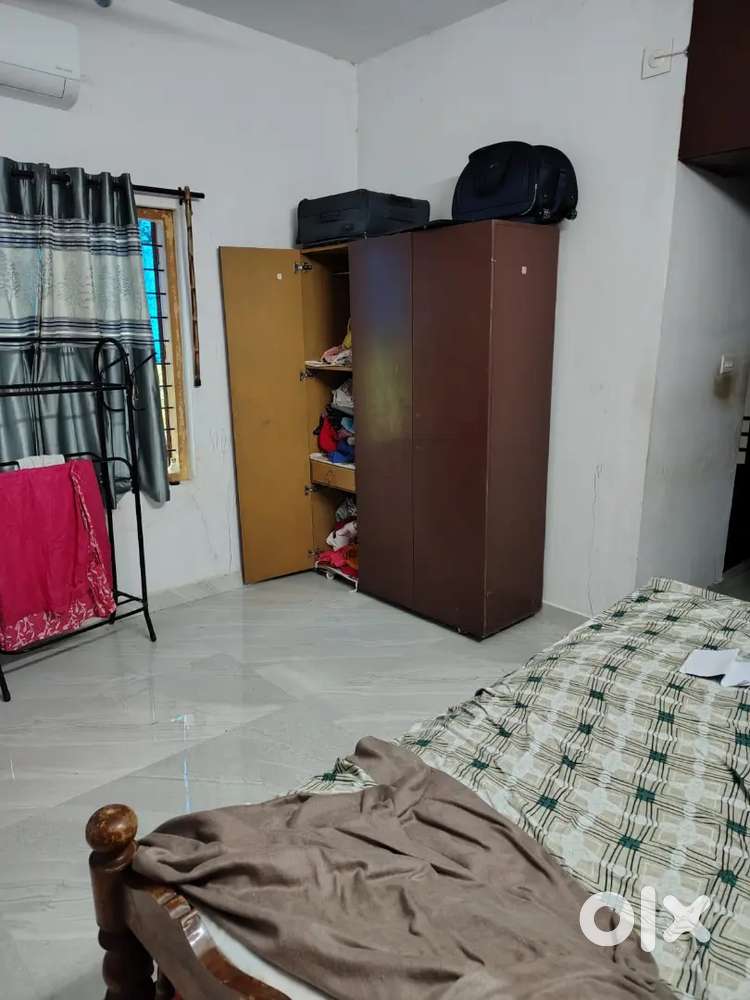 Two 2+1 Sofa sets  and 2 almirah for sale