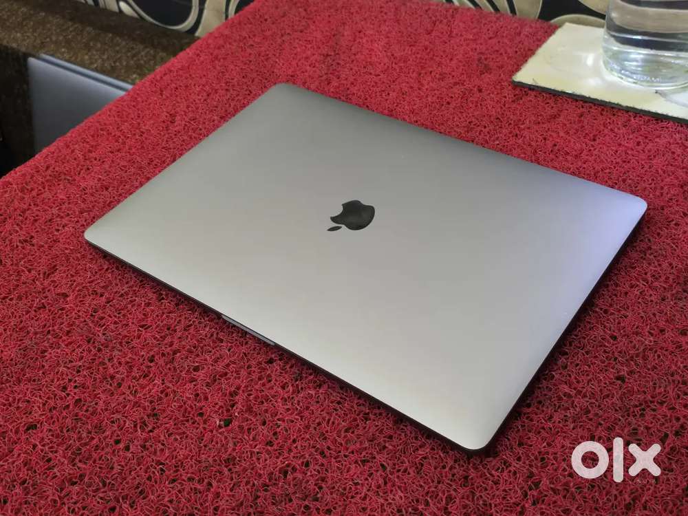 Apple Macbook Pro i9 16gb 512gb 5.5gb GRAPHICS 15inch Retina Touchbar