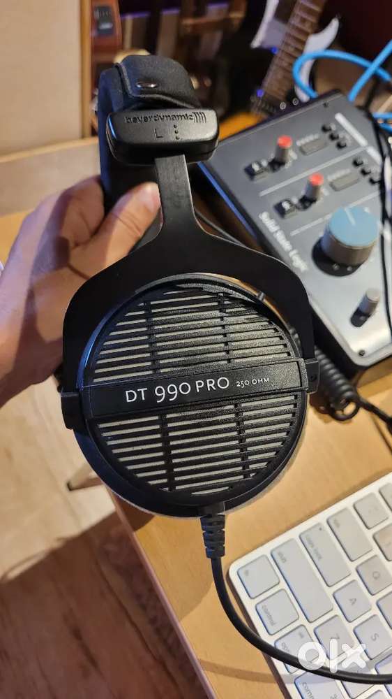 Beyerdynamic DT 990 Pro Studio Reference headphones (250 ohms)
