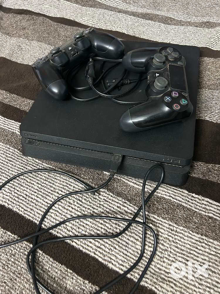 Playstation 4 slim 1 TB with 2 controllers and 7 games
