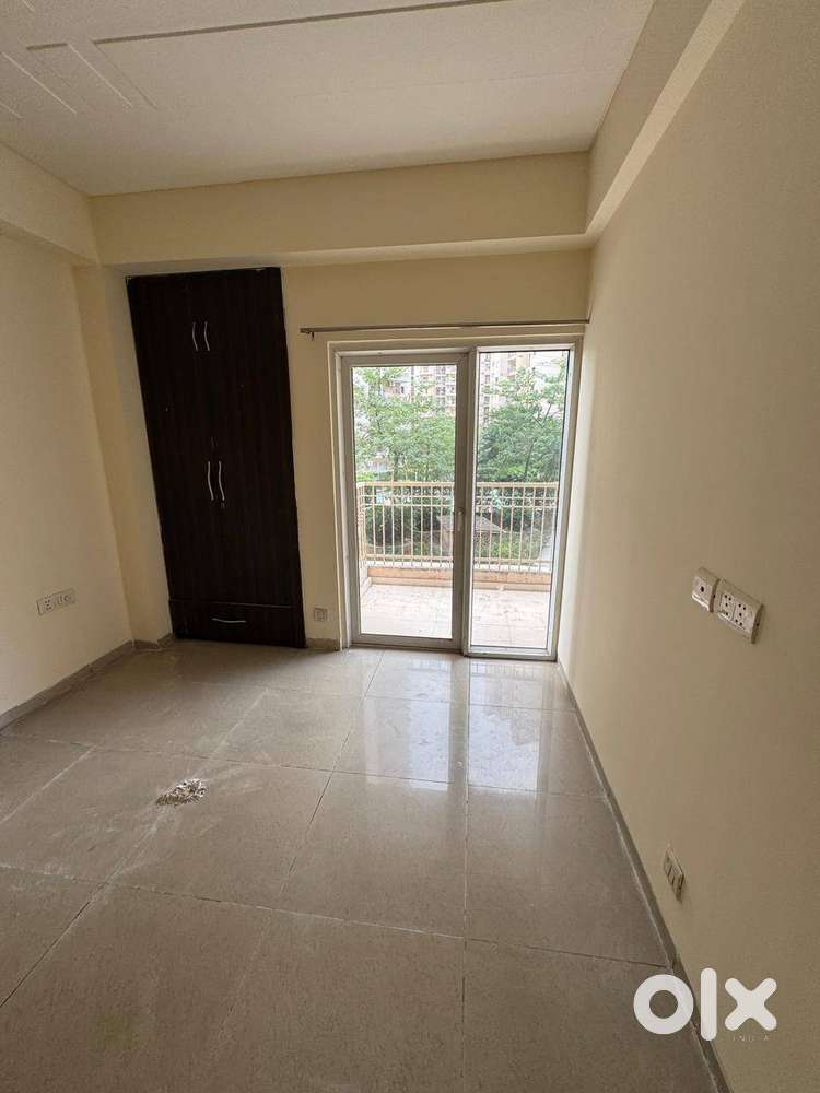 2bhk semi furnished 1085sqft,1th floor Society- AJNARA HOMES