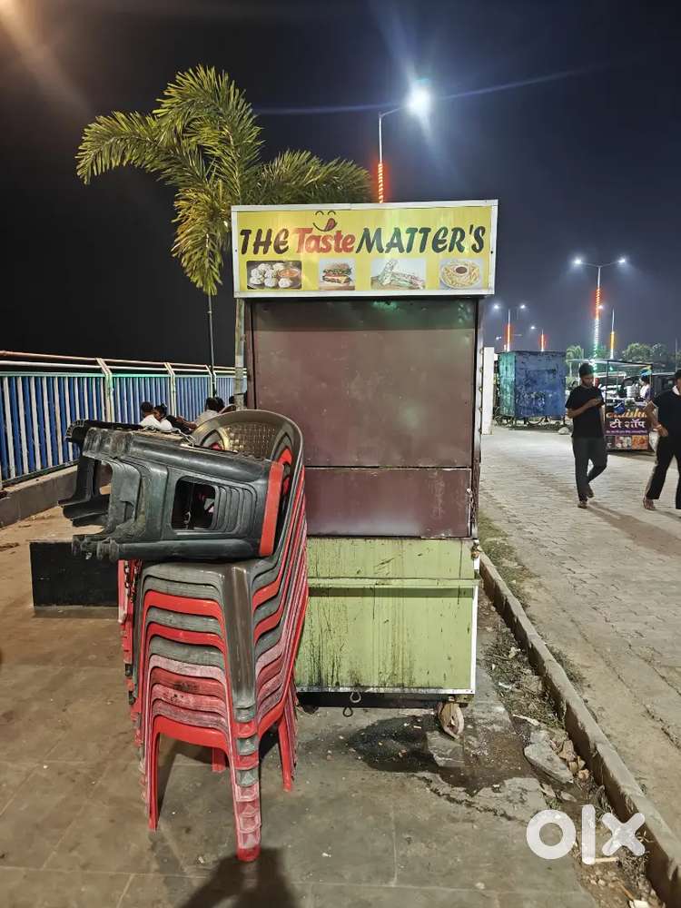 Food Cart Bechna Hai - marine Drive Pe - Very Famous Name