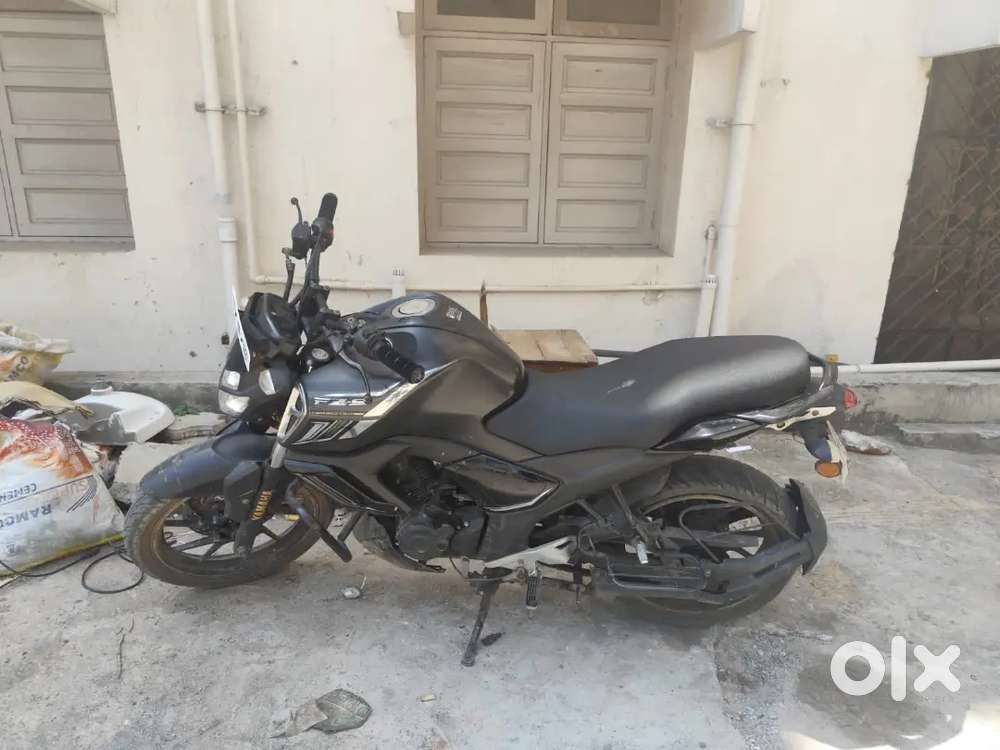 Yamaha FZS Matte Black, V3
