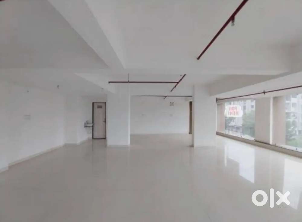 Thakurganj 25,1200 sqr fit commercial ofice