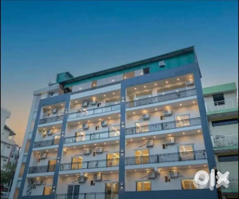 Hotel restaurant dishwasher