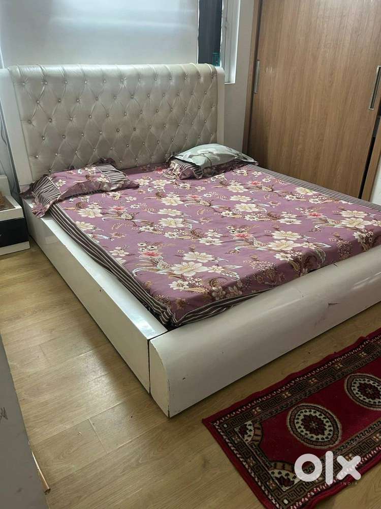 King size bed with mattress