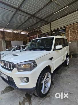 Mahindra Scorpio 2019 Diesel 136492 Km Driven