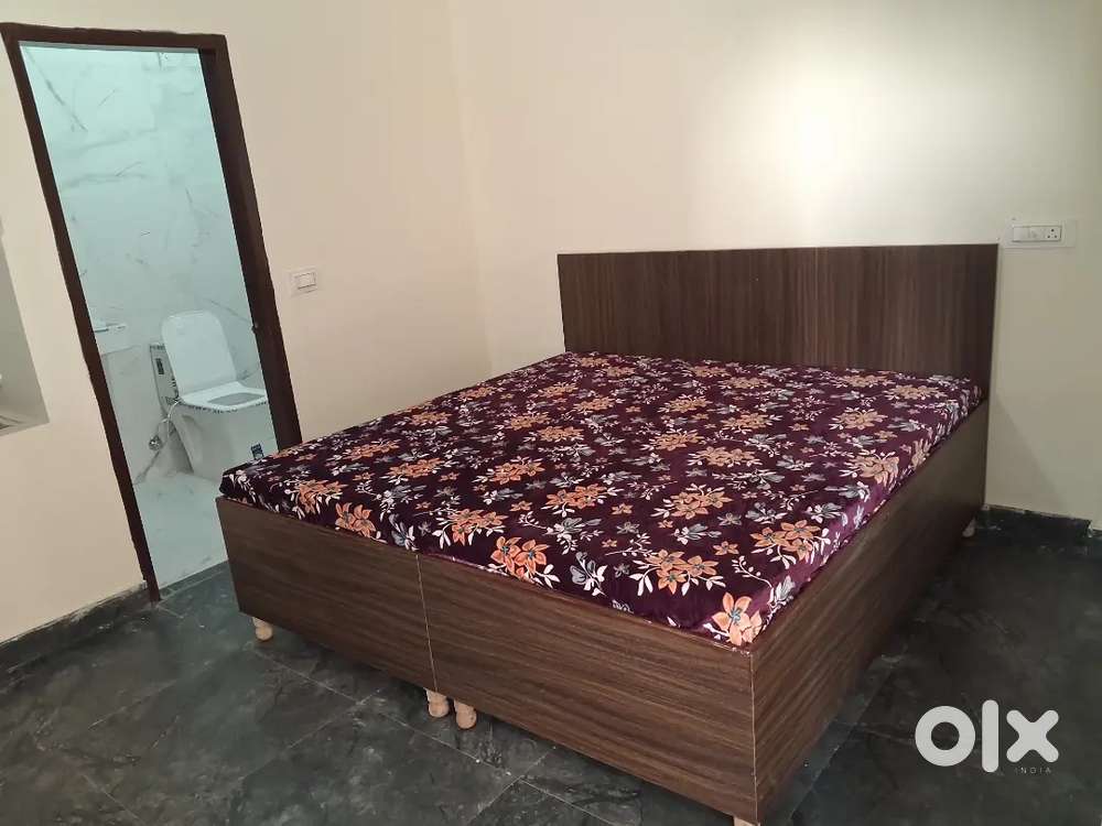 Room available for boy,girl,family and cuplles allow