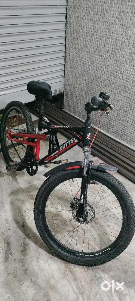 Avon cycle with disc breaks and suspension shocker