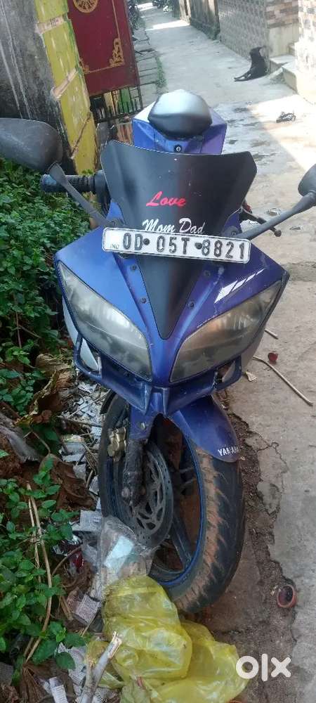 Yamaha R15 v2 model