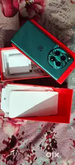 OnePlus 12 – Brand New  Box & Bill  10 Pouches Included
