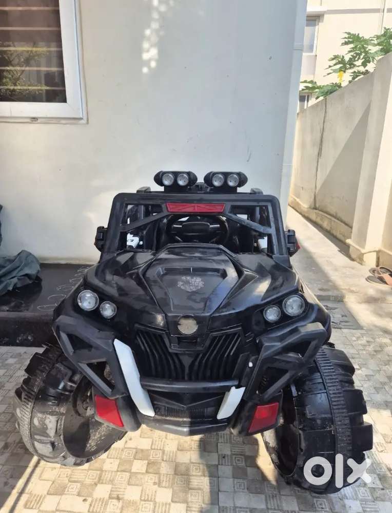 KIDS DRIVE IN TOY CAR