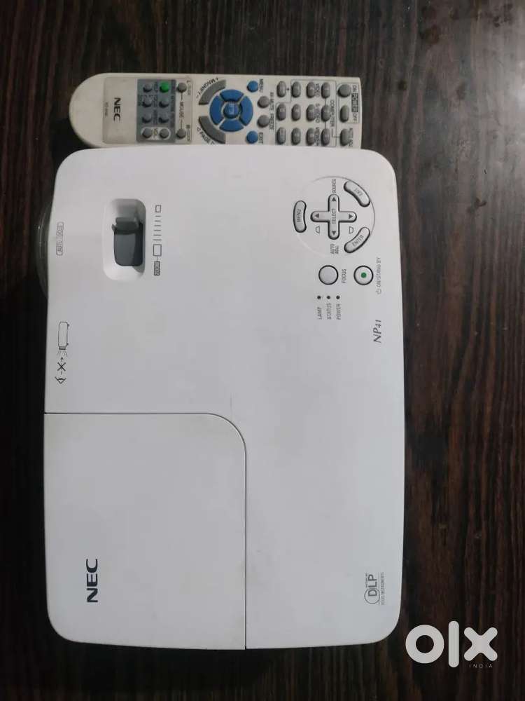 तुरंत आज ही बेचना हे NEC NP41-HD projector j