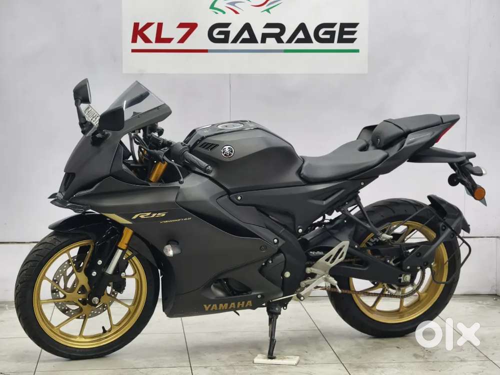 YAMAHA R15 V4