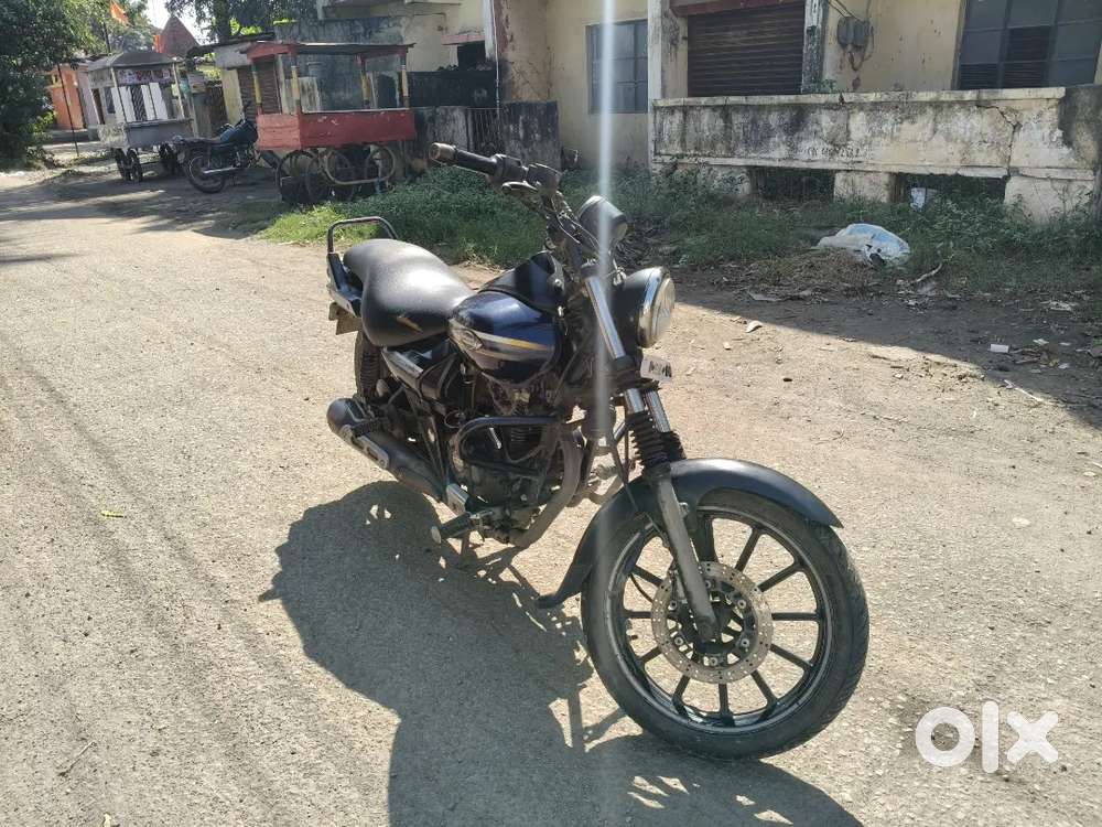 Bajaj avenger 150 street
