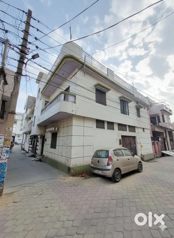 Corner house for office/Commercial use