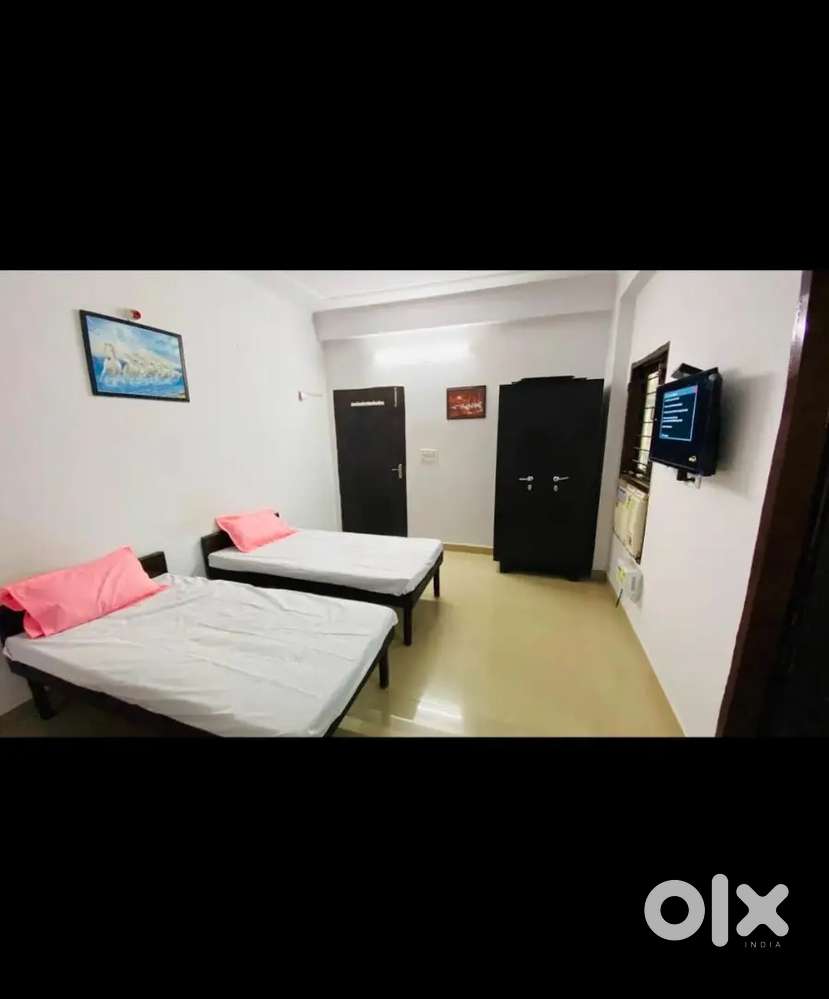 Best pg for couple with food and fully secured