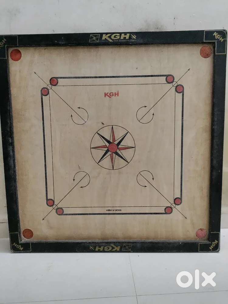 Carrom board