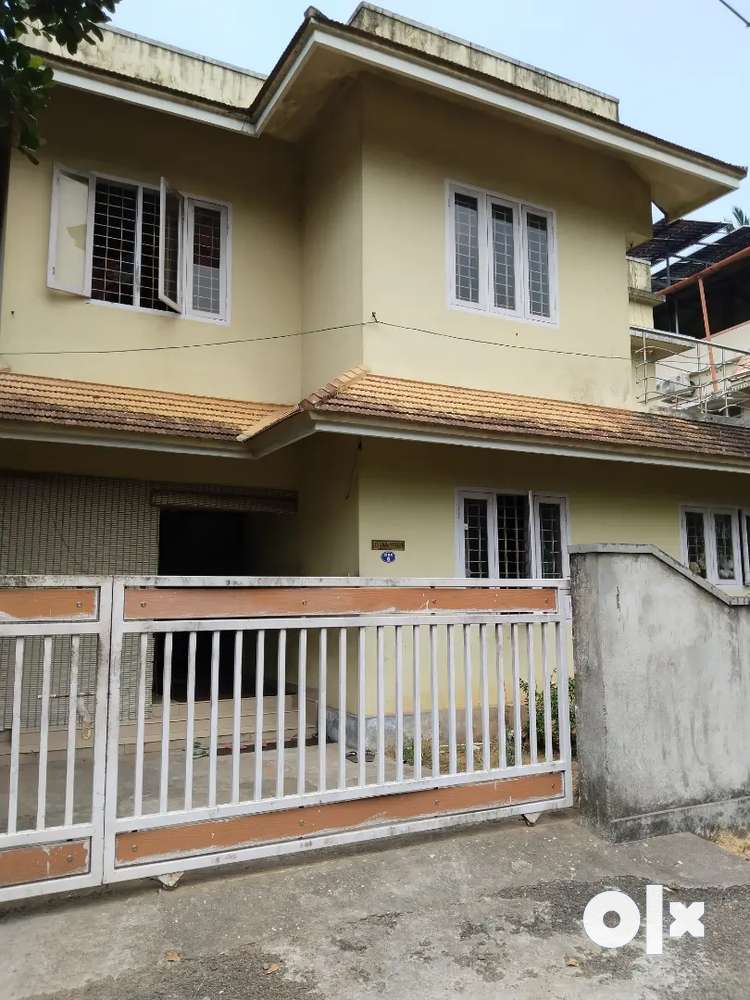 Double storeyed house near Cheranellur for sale