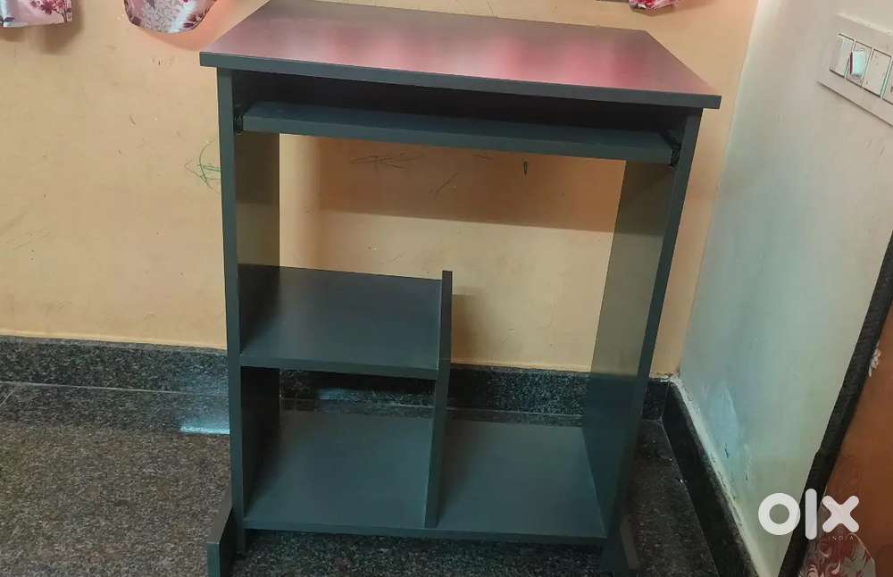 Computer table
