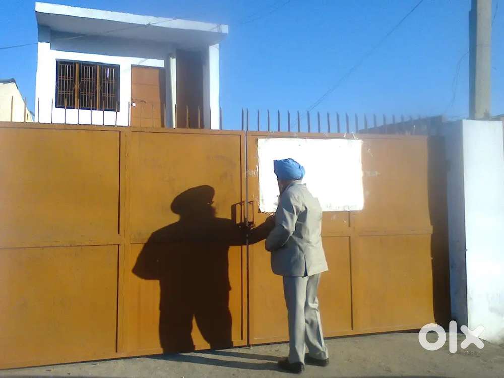 Industrial building for sale 10 marlas.