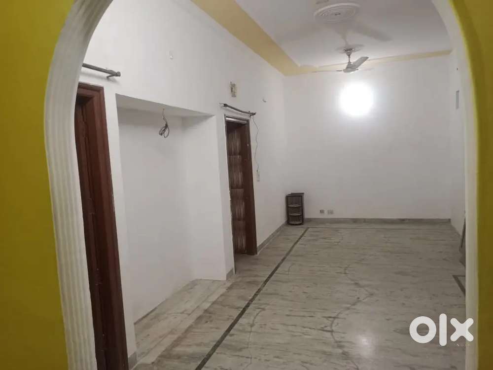 2BHK for boys and gentlemen