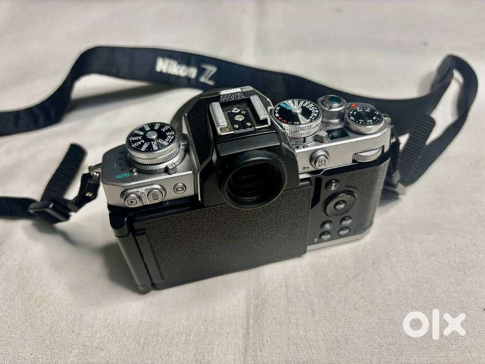 Selling my Nikon Zfc Mirrorless Camera with 16-50 mm lens