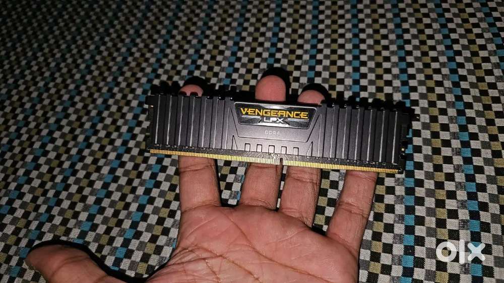 Corsair vengeance 3200mhz ddr4 16gb ram.