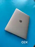 MACBOOK AIR A2337
Apple M1 pro 
8 gb ram 
256 GB nvme 
7 core GPU